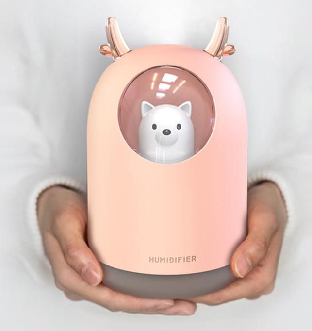 Diffuseur d'huiles essentielles design en rose avec un motif amusant d'ours, idéal pour la décoration intérieure