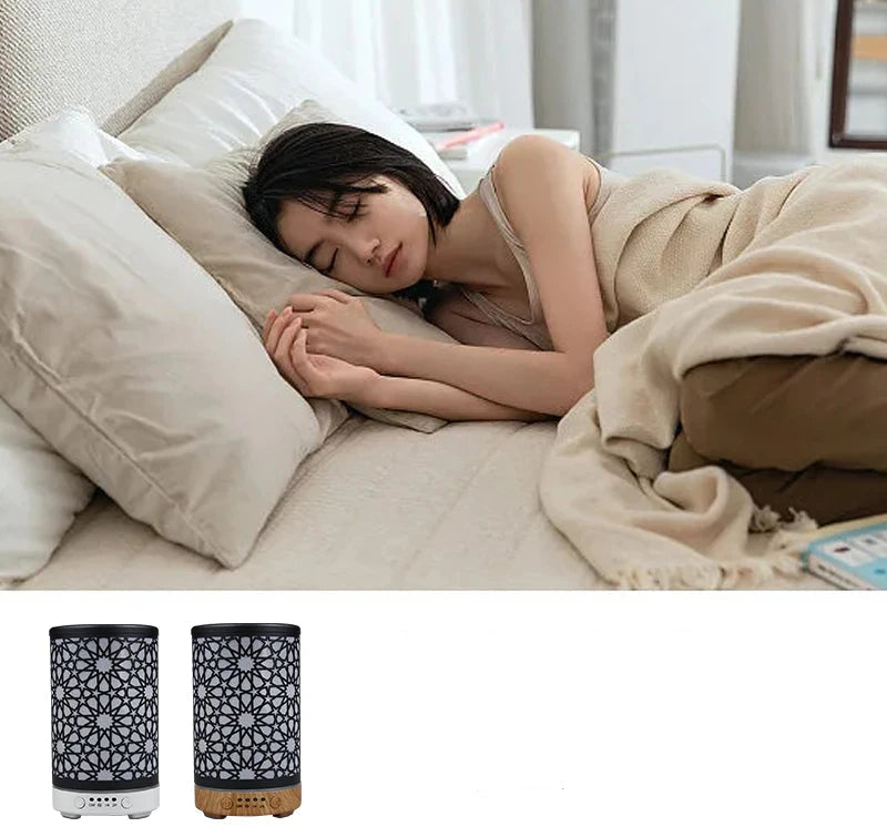 Diffuseur huiles essentielles marocain élégant sur table de nuit, créant une ambiance relaxante dans la chambre