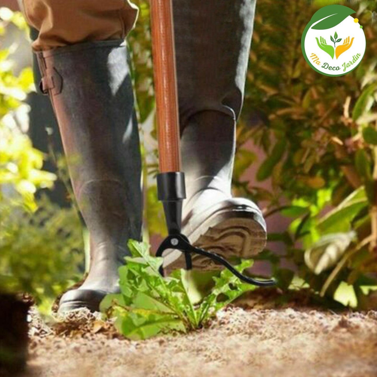 Extracteur de mauvaises herbes pratique et efficace pour le jardin, utilisé pour retirer les mauvaises herbes avec facilité.
