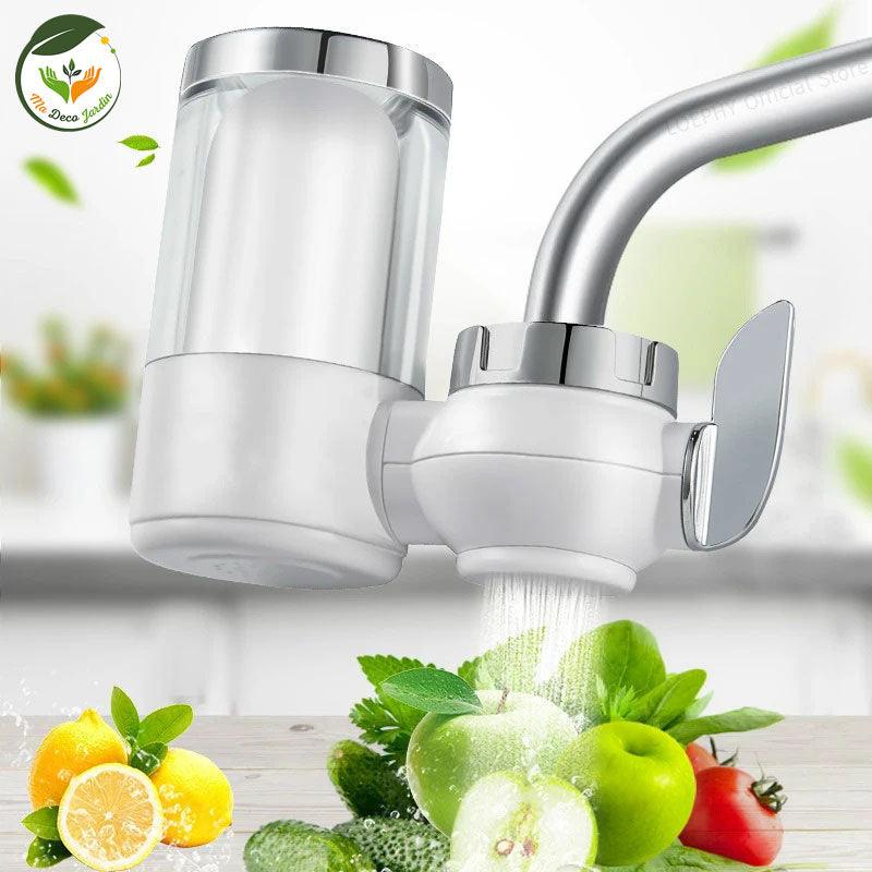 Filtre eau potable robinet LOEPHY installé sur un robinet de cuisine, offrant une filtration de l'eau pour une consommation saine