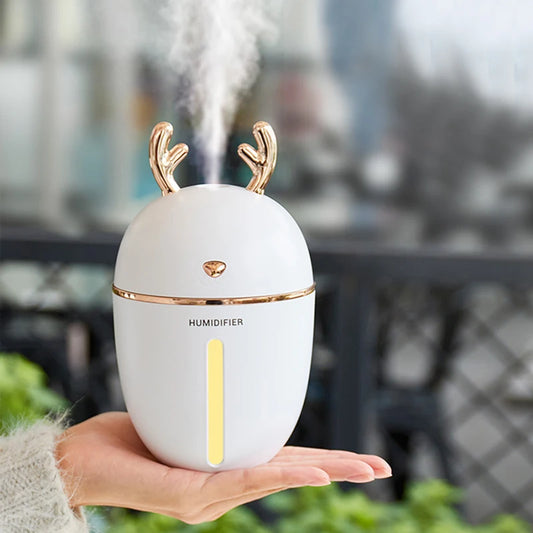 Humidificateur design pour maison avec diffuseur, idéal pour salon, ajoutant une touche d'aromathérapie élégante.