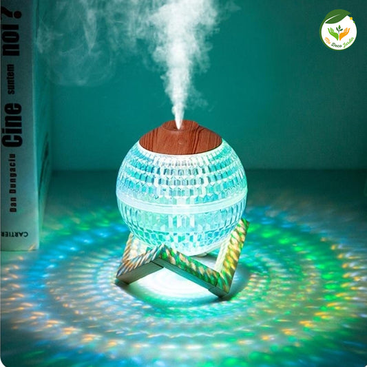 Humidificateur d'air design moderne avec une base en bois et un éclairage coloré, créant une ambiance relaxante
