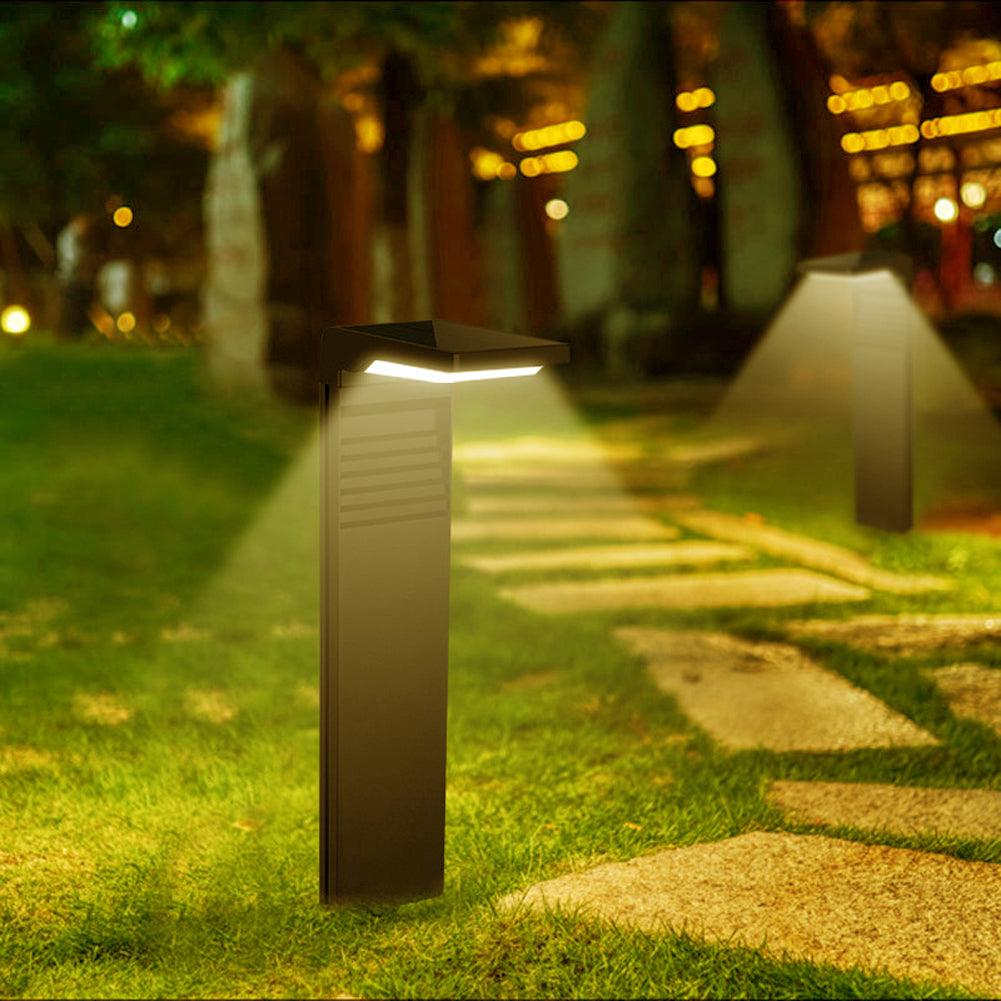 Lampe solaire jardin HiMISS™ éclairant un chemin en verdure, idéale pour embellir votre espace extérieur