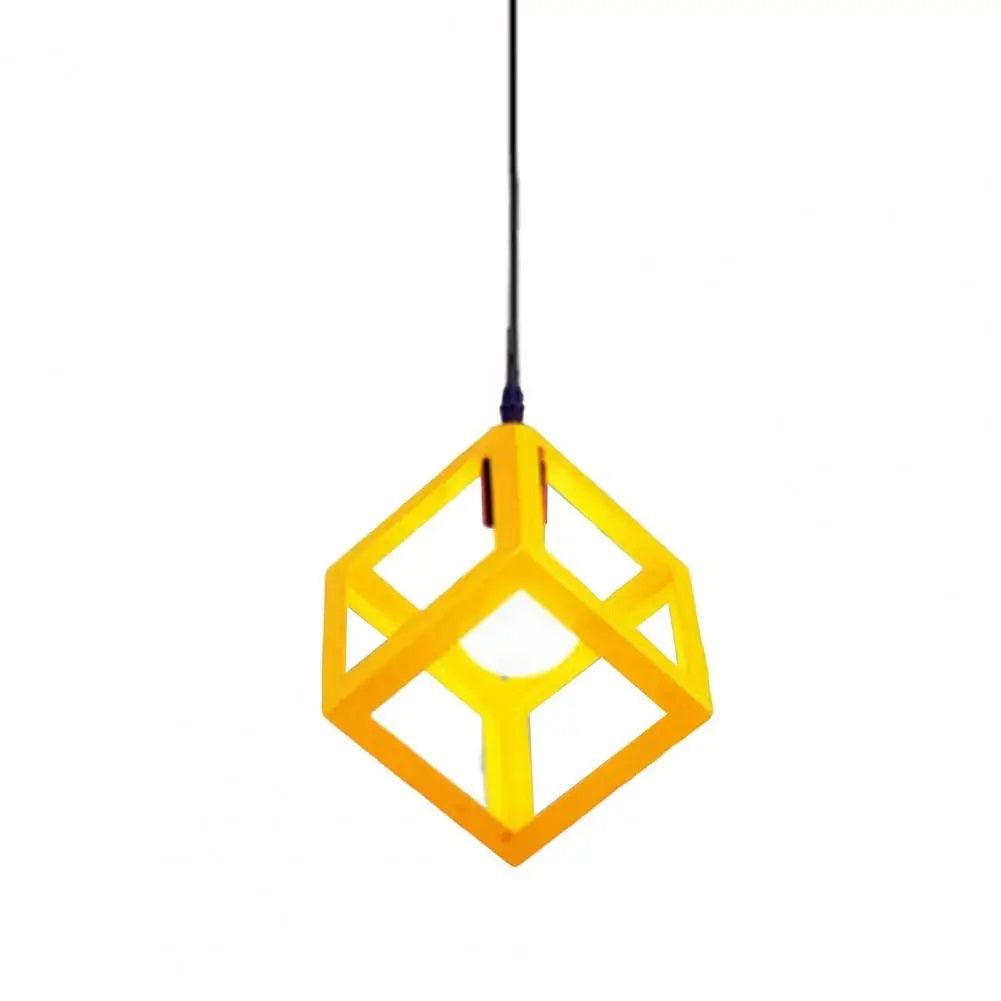 Plafonnier LED cuisine moderne en forme de cube jaune, ajoutant une touche contemporaine à votre décoration intérieure