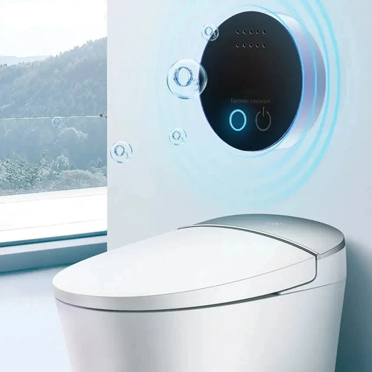 Purificateur d'air intelligent monté sur le mur, améliorant la qualité de l'air autour de la toilette moderne.