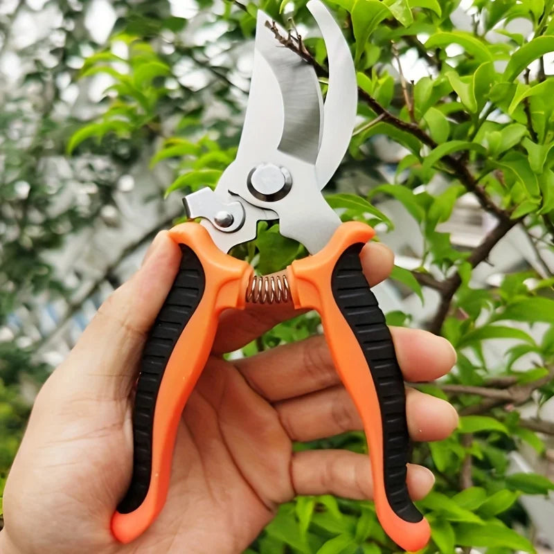 Secateur a main pour taille de plantes avec manche ergonomique
