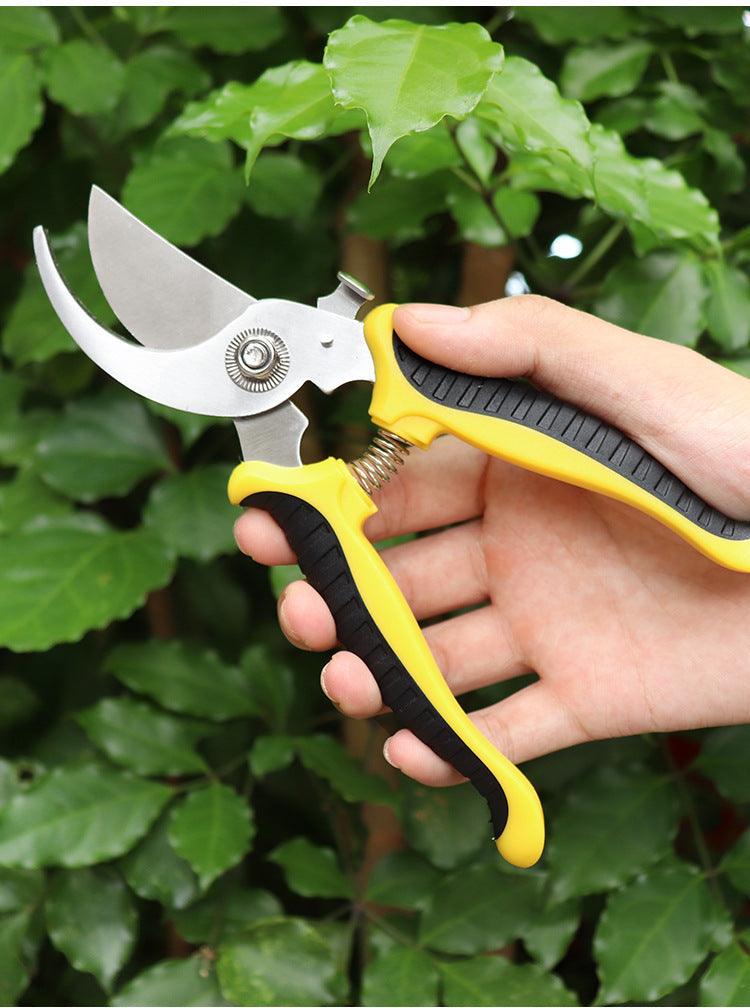 Secateur a main pour taille de plantes avec manche ergonomique