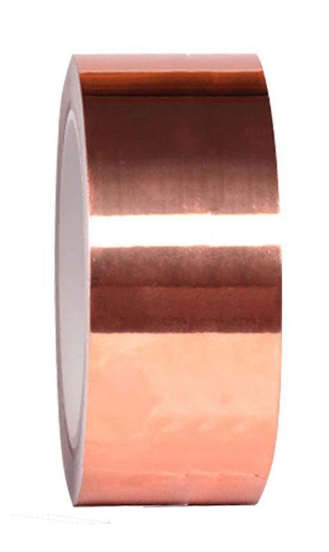 Ruban cuivre conducteur large et brillant, idéal pour les applications électriques. Présenté pour l'usage domestique et professionnel.