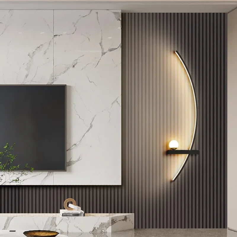 Applique murale moderne en courbe avec éclairage doux, parfaite pour un intérieur élégant et contemporain
