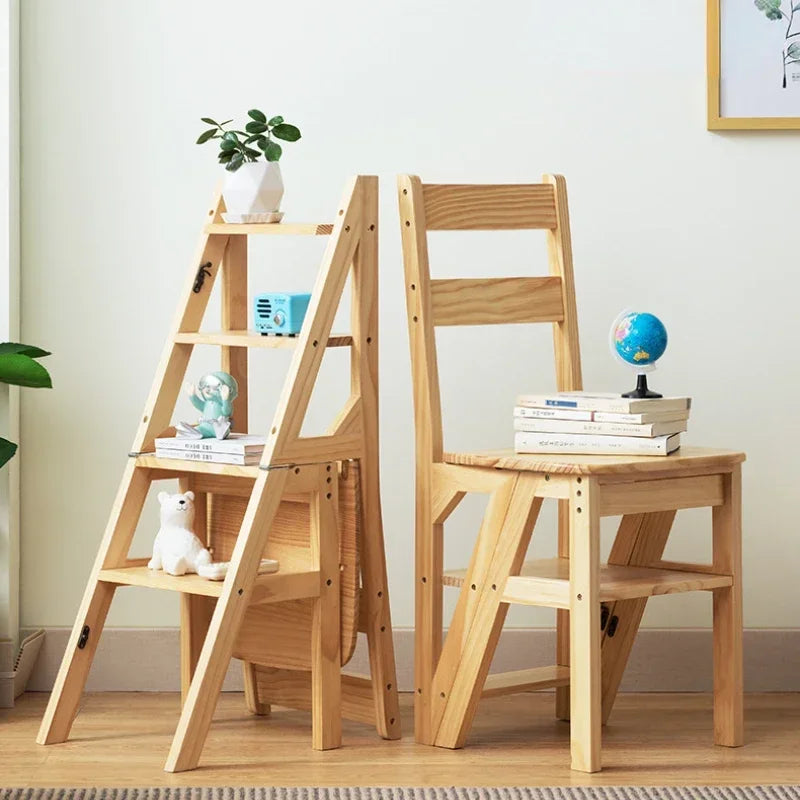 Chaise pliante en bois au design moderne, idéale pour des espaces réduits, avec étagère intégrée pour livres et décorations
