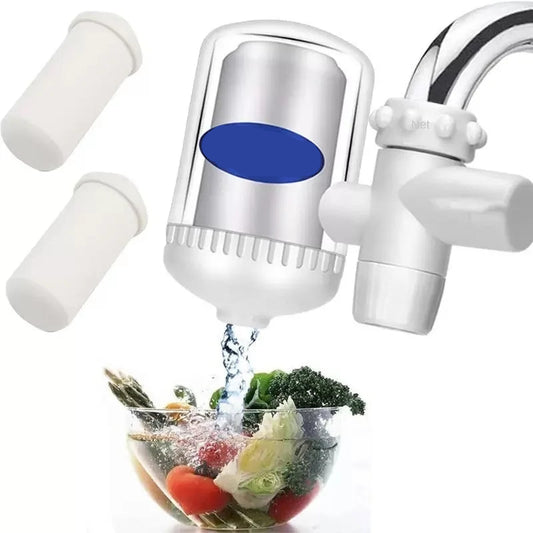 Filtre eau robinet compact en métal argenté avec deux cartouches blanches, servant à purifier l'eau pour la cuisine