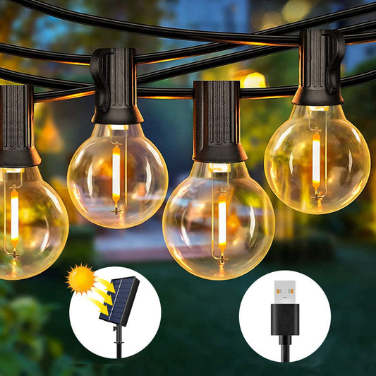 Guirlande guinguette solaire avec ampoules en verre claires, illuminant un jardin, idéale pour les soirées en extérieur