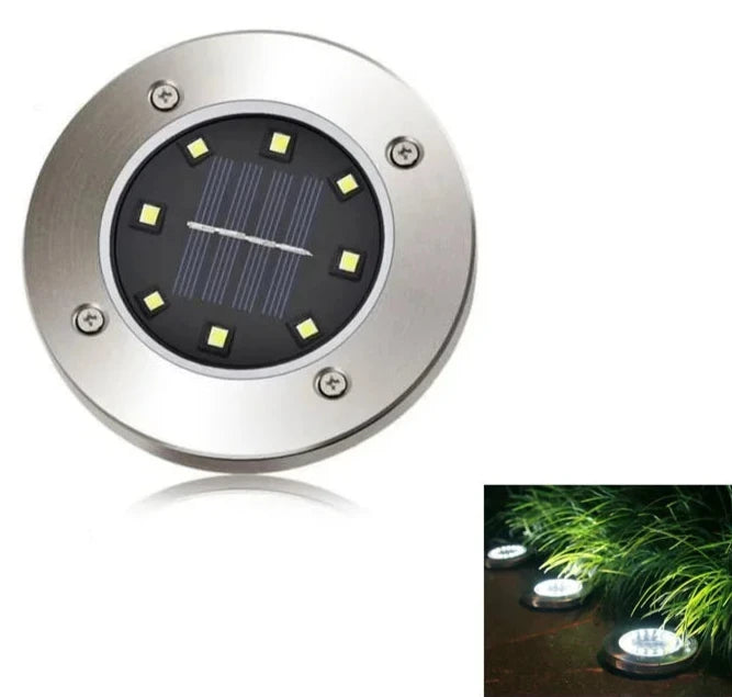 Lampe LED solaire en métal avec design moderne, parfaite pour illuminer votre jardin avec des lampes solaires jardin.