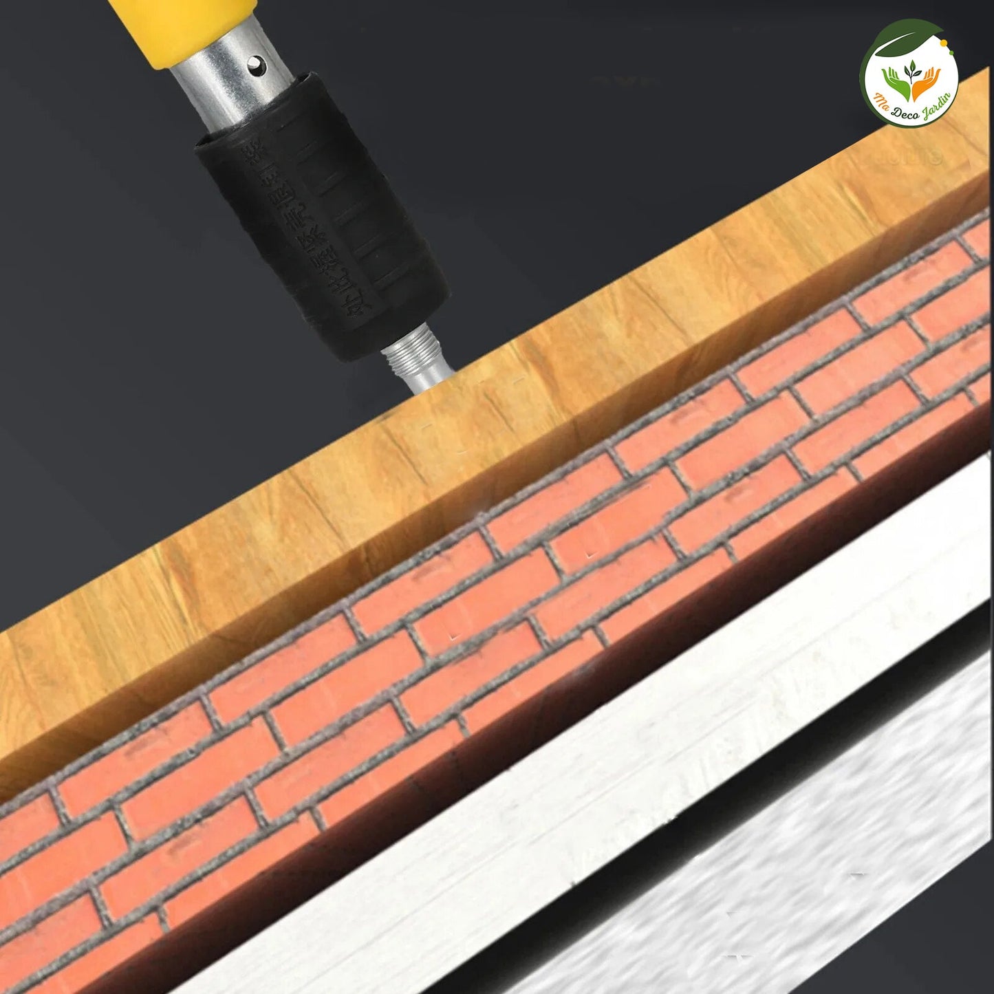 Cloueuse professionnelle pour jardin ClouBeton™, conçue pour fixer efficacement les matériaux sur tous types de surfaces.