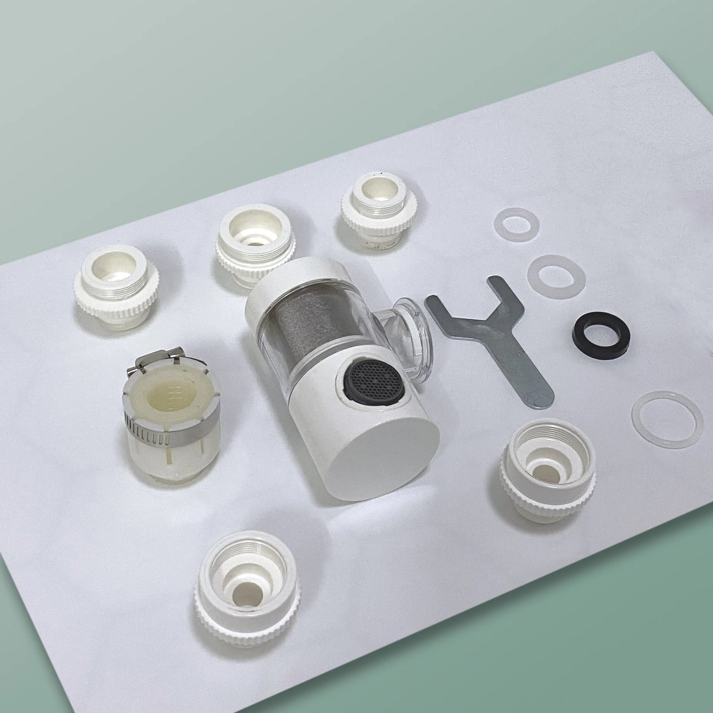 Meilleur filtre eau robinet blanc avec accessoires pour installation facile sur robinet et perforations pour filtration efficace