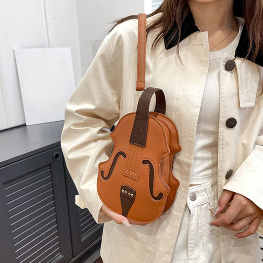 Sac bandoulière féminin en forme de violon tendance, en cuir brun avec une sangle élégante, parfait pour un look unique.