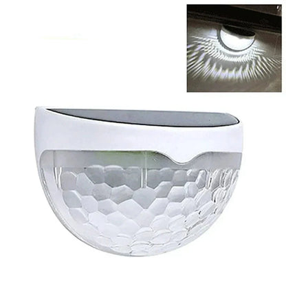 Applique murale solaire stylée avec design en verre transparent, parfaite pour éclairer votre clôture et décorer l'extérieur