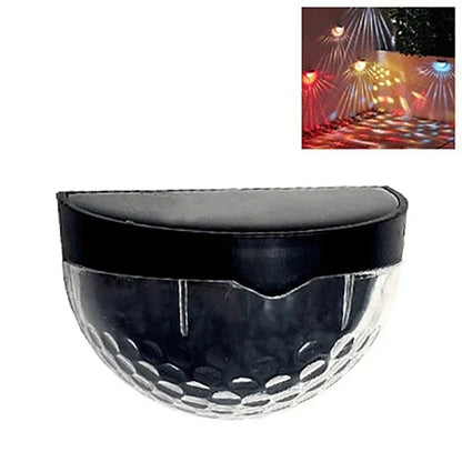 Applique murale solaire en forme demi-sphère avec design élégant et éclairage coloré pour embellir votre jardin.