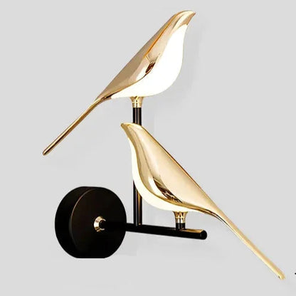 Applique murale LED design en forme d'oiseau doré avec une finition élégante et un support noir moderne