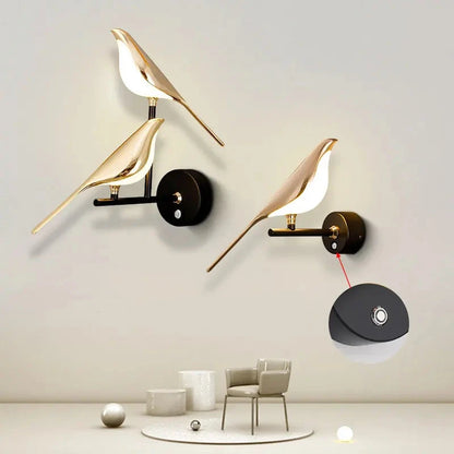 Applique murale LED design en forme d'oiseau, doré et noir, ajoutant une touche moderne à votre décoration intérieure