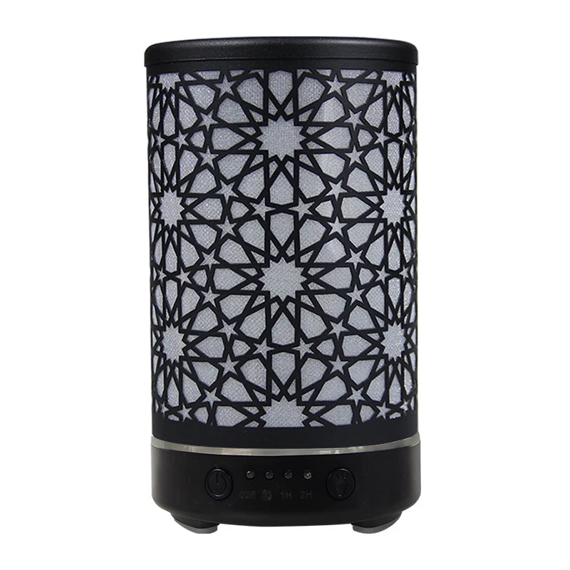 Diffuseur huiles essentielles marocain avec motif géométrique noir et blanc, design élégant pour une ambiance zen