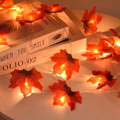 Guirlande LED Halloween avec des feuilles rouges lumineuses, idéale pour décorer votre maison lors des fêtes d'Halloween