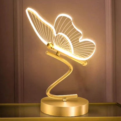 Lampe de chevet papillon en métal doré avec un design élégant et une lumière douce, idéale pour la décoration intérieure