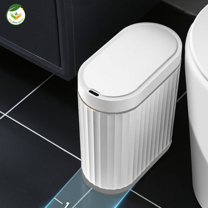 Poubelle design moderne en blanc avec un couvercle élégant, parfaite pour le salon ou la salle de bain