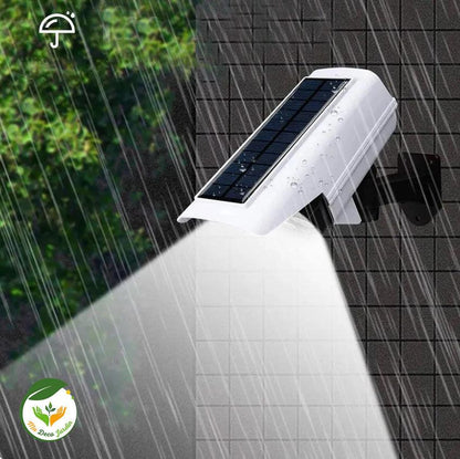Projecteur LED solaire MeeToo sur un mur, résistant à l'eau, idéel pour éclairer les jardins sous la pluie.
