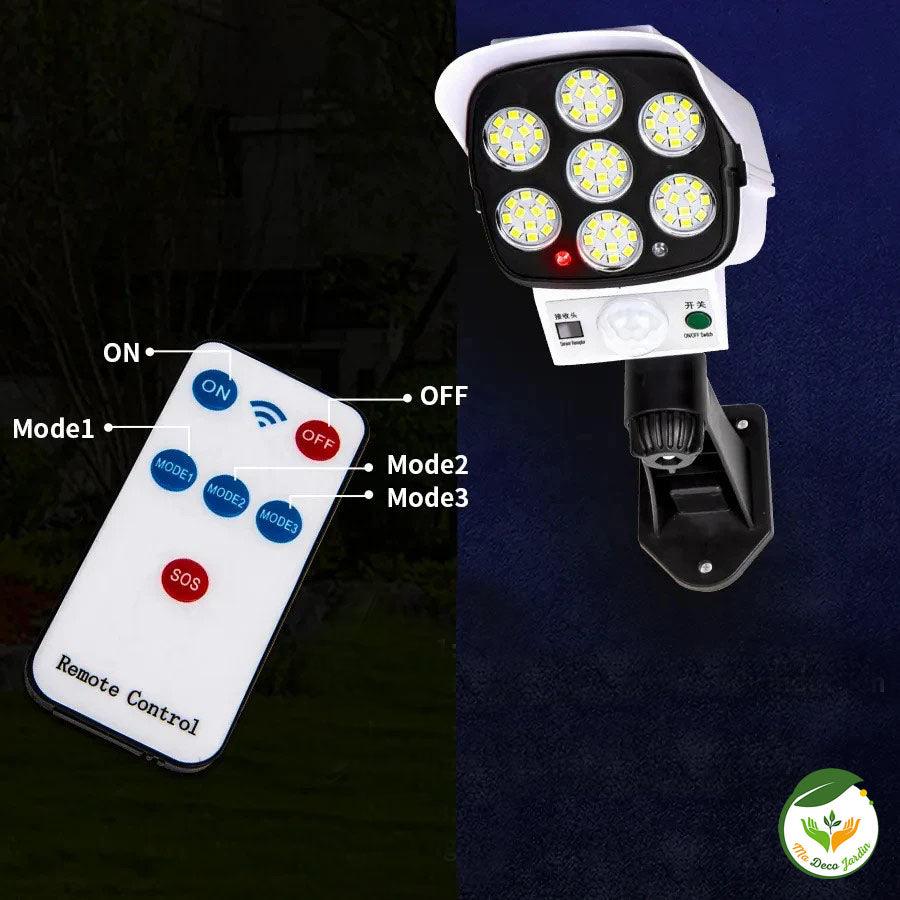 Projecteur LED solaire MeeToo avec télécommande, affichant plusieurs modes d'éclairage pour un usage extérieur pratique