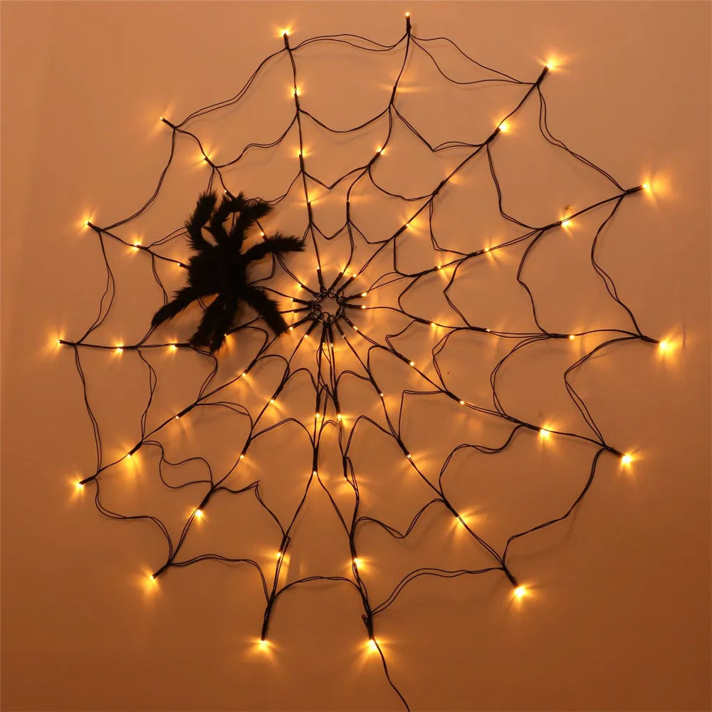 Guirlande lumineuse Halloween en toile d'araignée solaire avec lumières dorées pour une décoration festive.