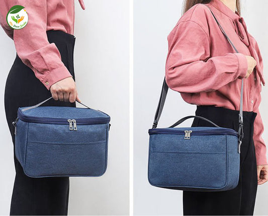 Sac isotherme portable en denim bleu suspendu à l'épaule, parfait pour vos repas en plein air.