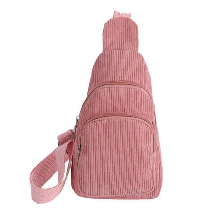 Sac bandoulière femme en velours rose, tendance et pratique, parfait comme accessoire de mode pour femme.