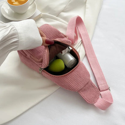 Sac bandoulière femme tendance en rose, idéal comme accessoire de mode pour femme, avec une grande capacité de rangement.