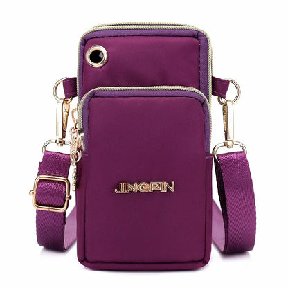 Sac pratique femme pour sorties en violet avec plusieurs compartiments et bandoulière ajustable, parfait pour un style décontracté.