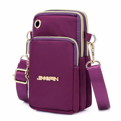 Sac pratique femme pour sorties en violet, avec plusieurs poches et bandoulière réglable, idéal pour une élégance casual.