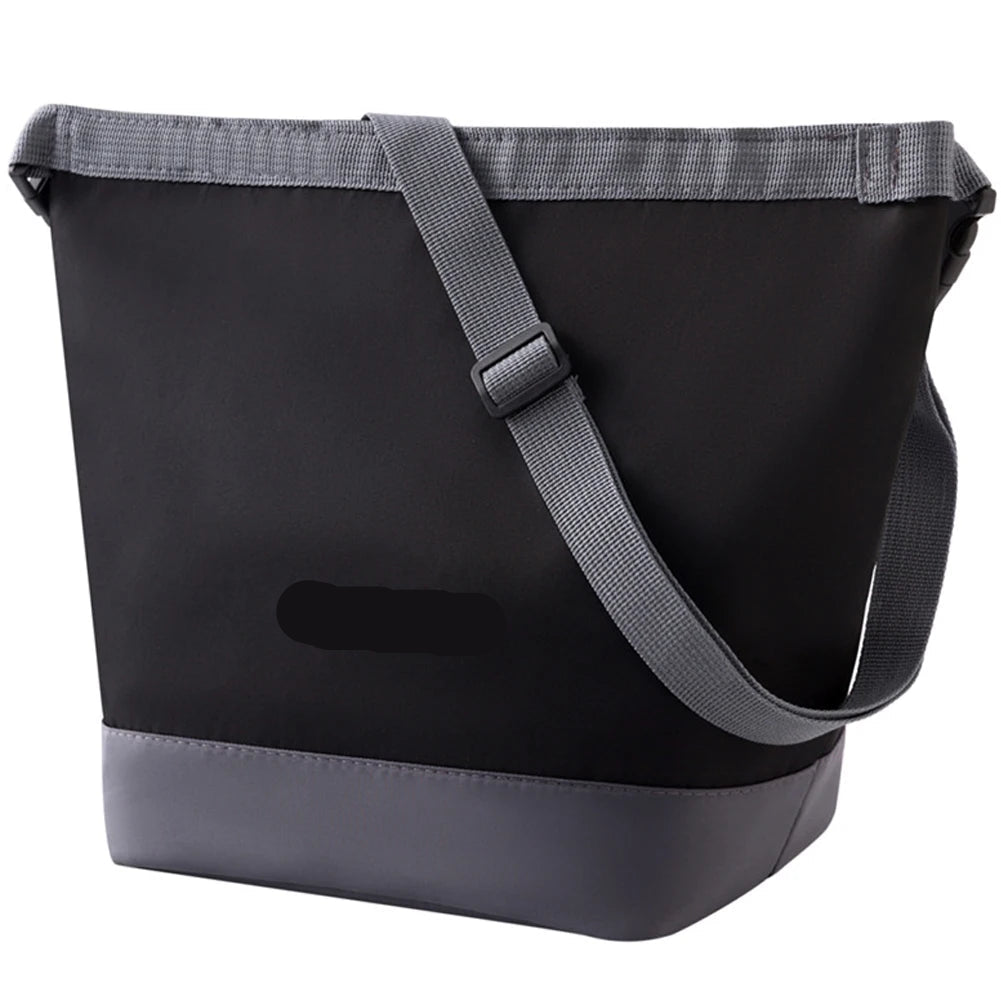 Sac isotherme randonnée élégant et pratique avec bandoulière en tissu noir et gris pour garder vos aliments au frais