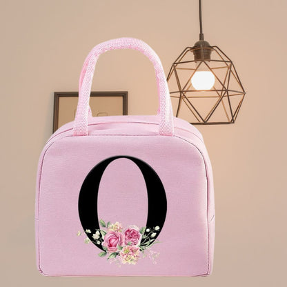 Sac isotherme rose décoré avec un motif floral élégant et une lettre stylisée, parfait pour transporter vos repas