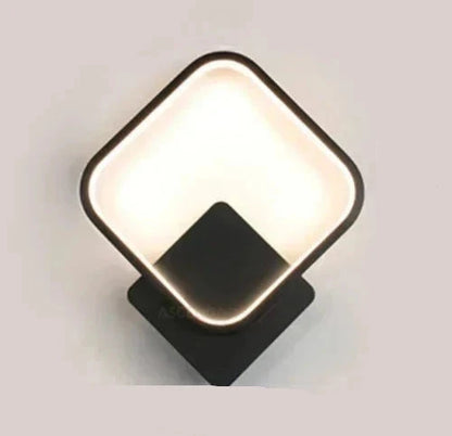 Applique murale LED moderne en forme de carré avec finition noire, parfaite pour une décoration intérieure élégante