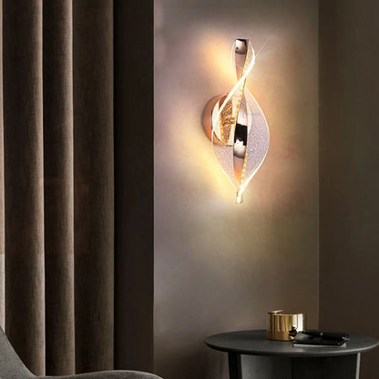 Applique murale nordique élégante avec design ondulé et finition scintillante, parfaite pour ajouter une touche moderne à votre chambre