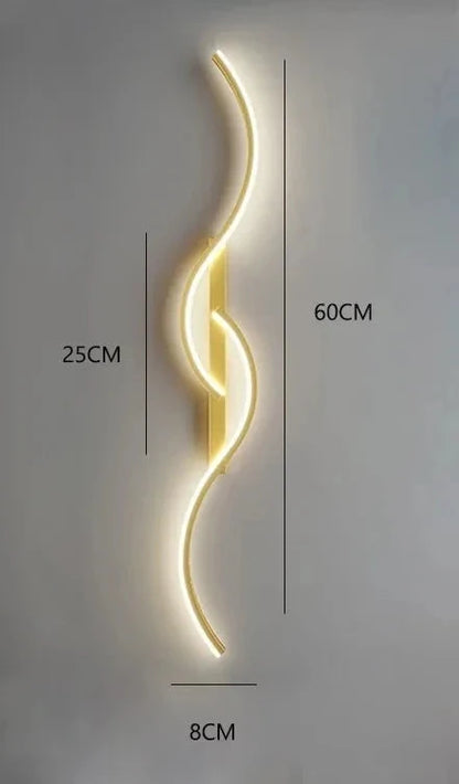 Applique murale moderne chambre avec un design élégant en forme de vague, éclairage doux, dimensions 60 x 25 x 8 cm.