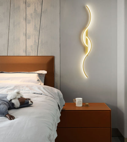 Applique murale moderne chambre en design élégant avec lumière douce, décorant un mur derrière un lit contemporain