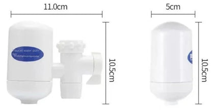 Filtre eau robinet compact en blanc, conçu pour purifier l'eau directement du robinet avec dimensions de 11 x 10.5 cm.