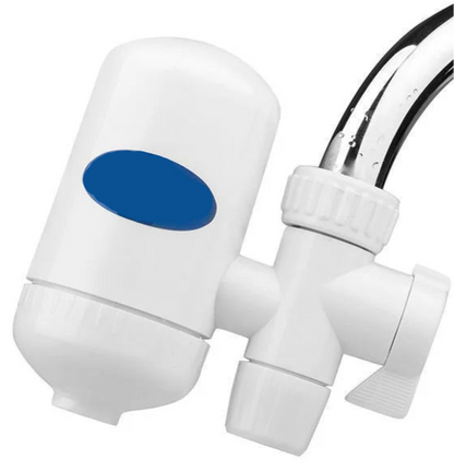 Filtre eau robinet compact en plastique blanc, facile à installer au robinet pour un accès à l'eau filtrée