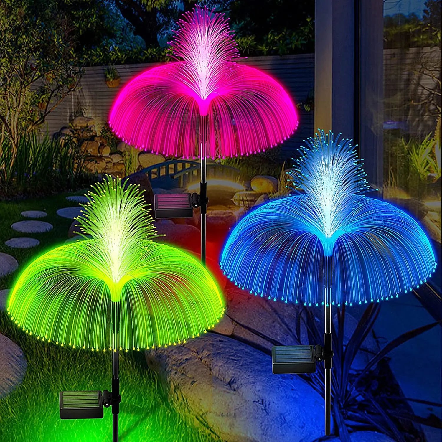 Guirlande lumineuse jardin colorée avec des méduse illuminées en rose, vert et bleu pour embellir votre extérieur