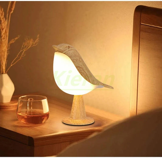Lampe LED tactile moderne en forme d'oiseau avec un design en bois, parfaite pour une ambiance chaleureuse à votre chevet