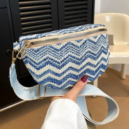 Sac banane femme chic à rayures bleues et blanches, pratique et élégant pour un style moderne