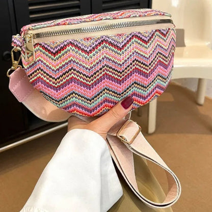 Sac banane femme chic avec motifs rayés colorés et bandoulière pratique, idéal pour un style moderne