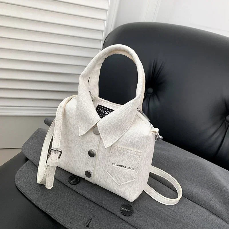 Sac main tendance femme en blanc au design chic avec poches et anses, parfait pour un style moderne et élégant