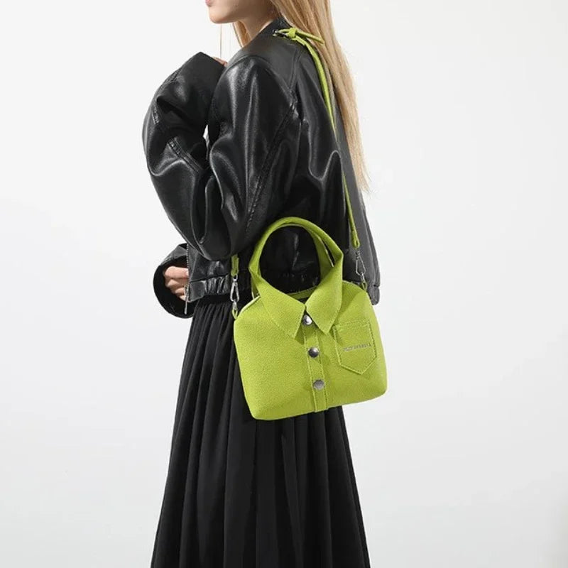 Sac main tendance femme en vert fluo, chic et moderne, porté avec une veste en cuir et une jupe noire longue